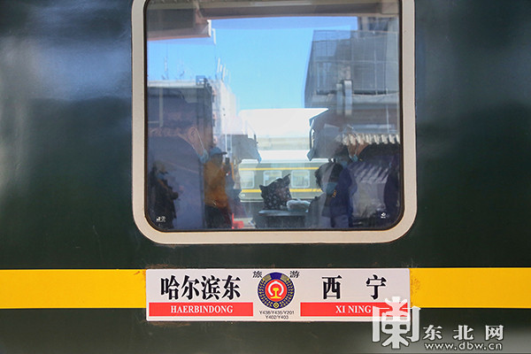坐上火车去拉萨首趟龙藏号旅游专列开行