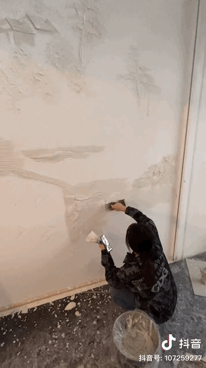 95后女孩刮腻子火了网友才华和颜值一样高