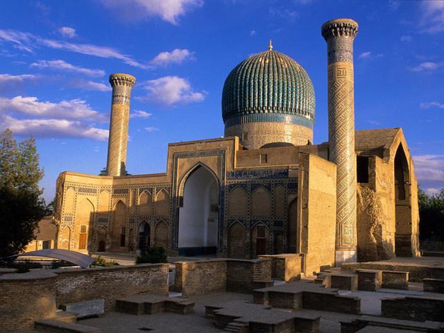 此国千年一直称自己属于中国,现在还依赖中国,以说中国方言为荣