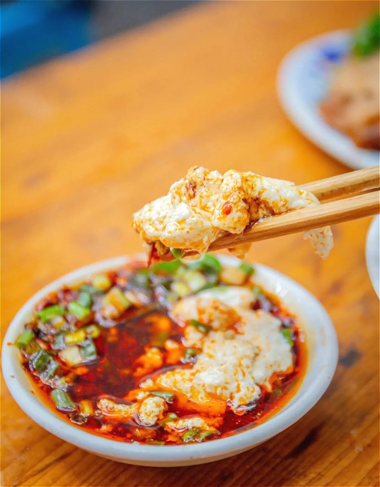 七旬老者卖了40多年的豆花饭8元一碗老重庆的原汁原味