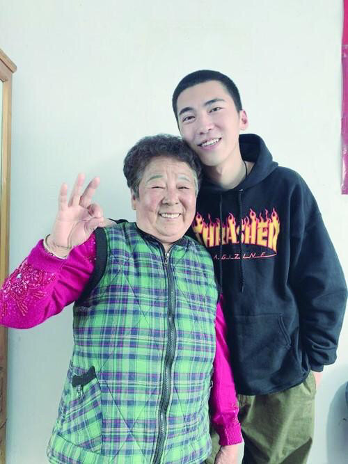 碎嘴姑娘田姥姥和外孙沙雕日常年入千万坐拥3000万粉丝