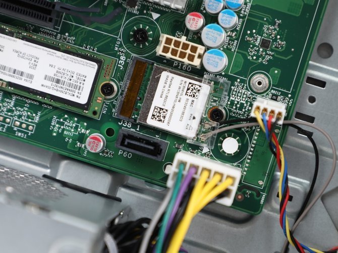 这款整机提供了独立显卡的安装位,并且免工具安装的,如果有需要的用户