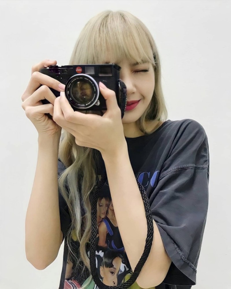 blackpinklisa偏爱相机狂魔