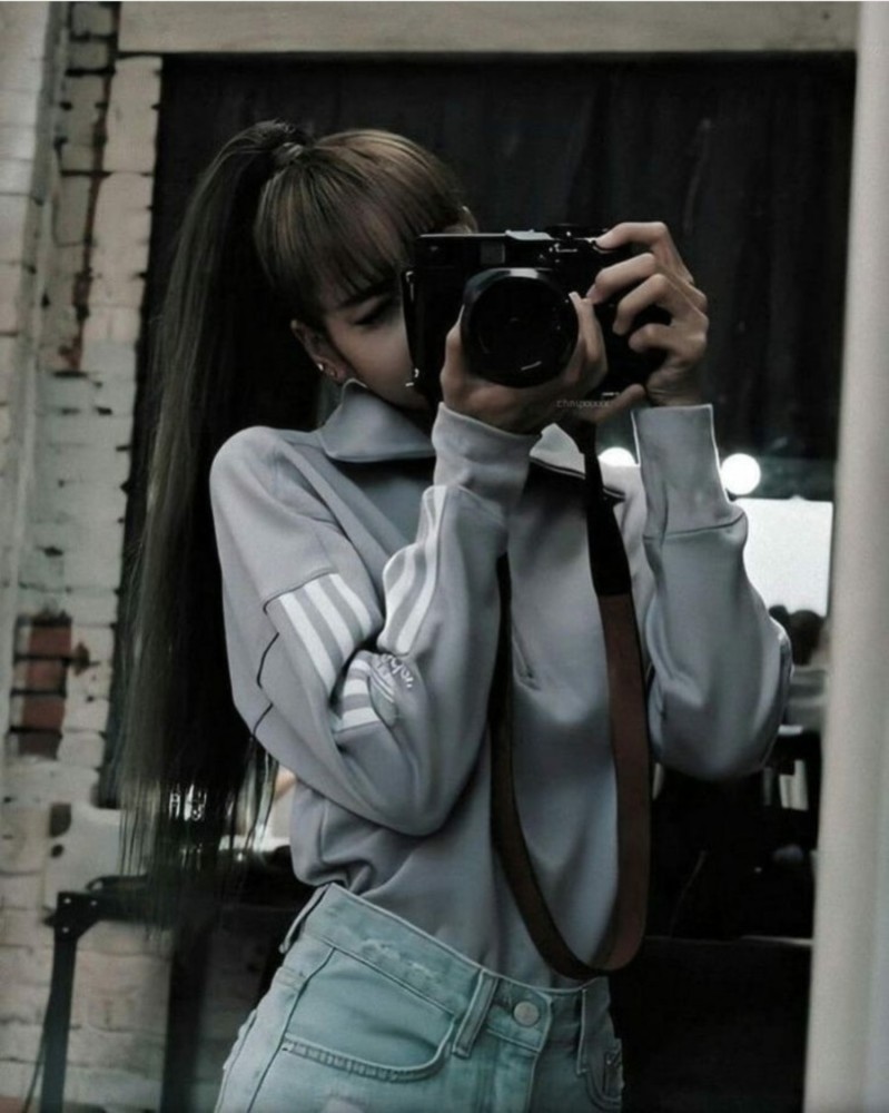 blackpink-lisa 偏爱"相机狂魔"_腾讯新闻