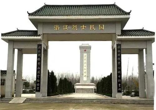 潜江烈士陵园于2013年1月开工建设,陵园坐落于市森林公园东北角,南北