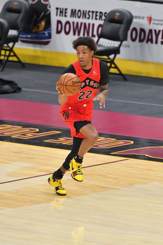 据记者沙姆斯报道,多位消息人士透露,猛龙将裁掉后卫帕特里克-麦考