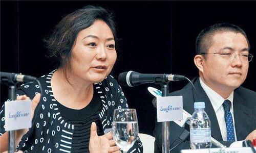 2010年,龙湖集团市值达到300多亿,成为重庆第一,吴亚军家族也登上了