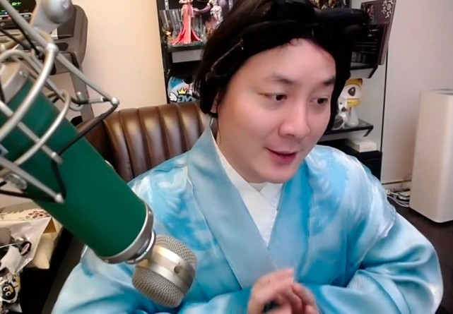 张大仙决定更新头像,发博征集千万仙友,图三侧脸超帅