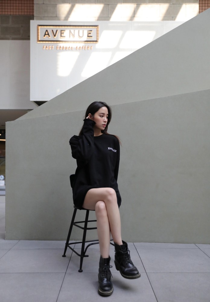 因为拥有一双"漫画腿",欧阳妮妮平时很喜欢各种可以秀美腿的服装搭配