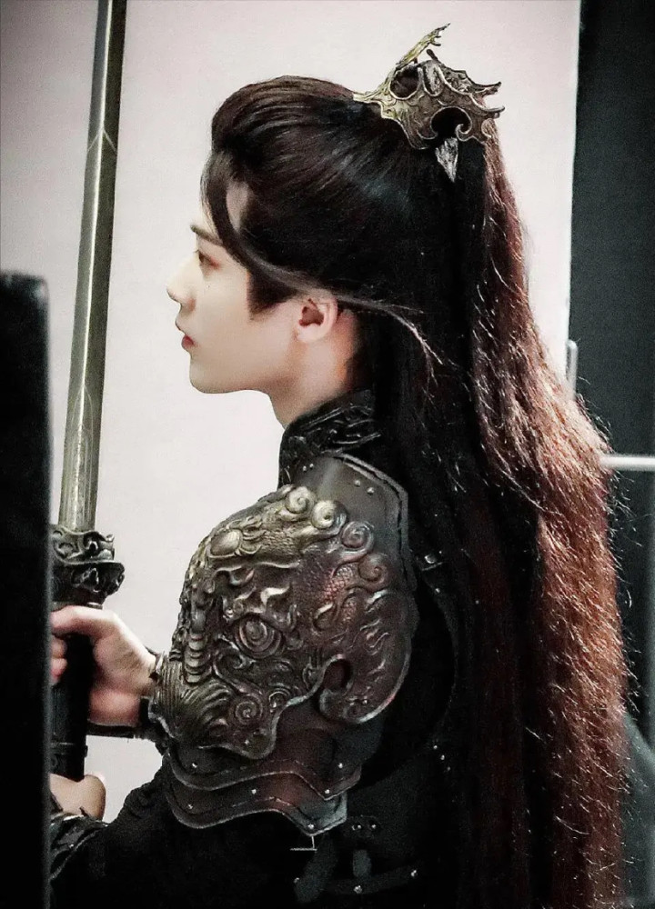 杀破狼主演成肖战檀健次偷脸换头路透修图太过引争议