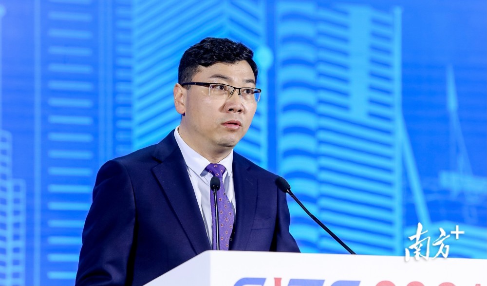 荣耀董事长万飙:今年投10亿美元研发,年中推手机新品_腾讯新闻