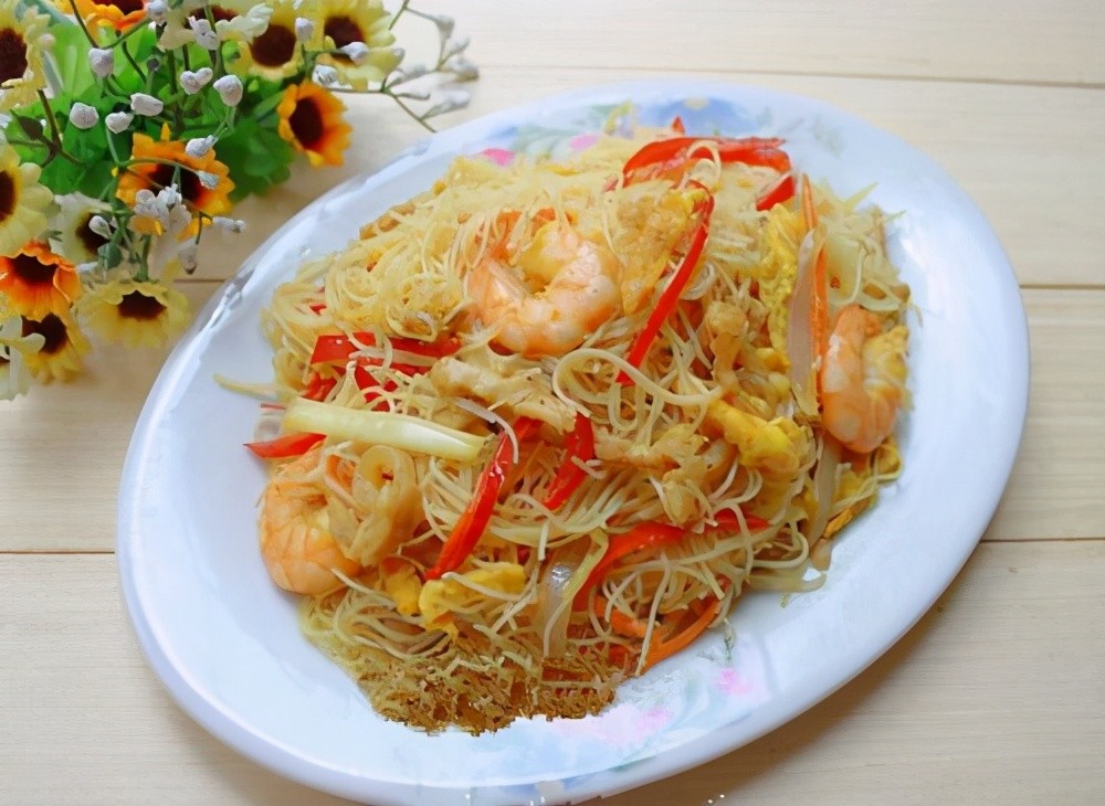 虾仁炒米粉13,尖椒一定记得选辣度高的,味道酸辣略甜,天热的时候吃也