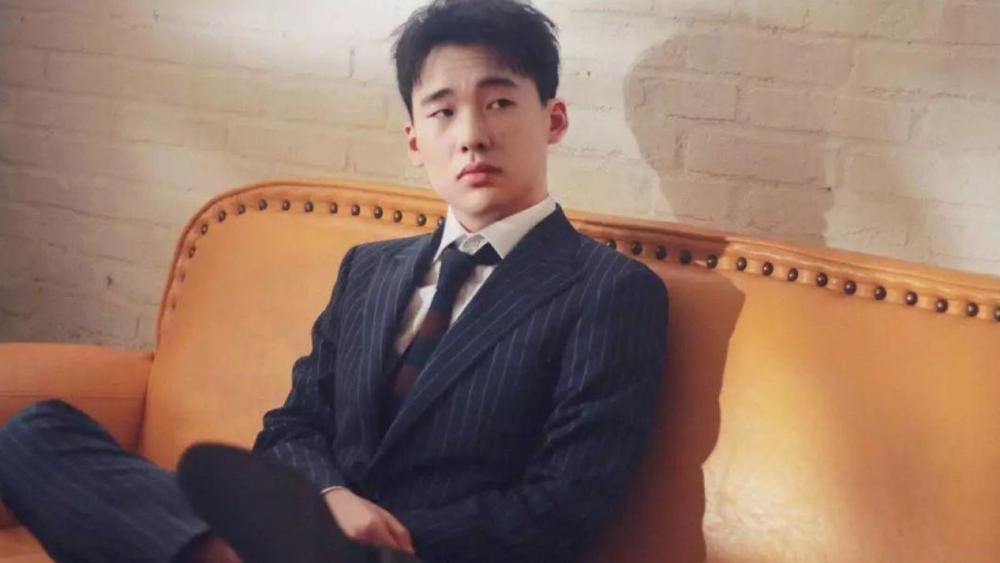 还有一节目中,第一次写书法的郭麒麟,问老师怎么"舔笔",在得到老师的