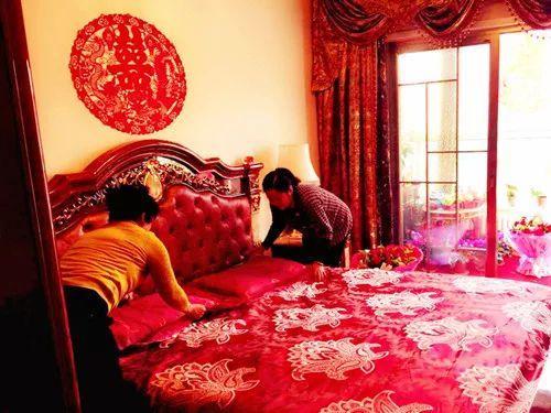 结婚铺床人有什么讲究?婚床谁来铺?这些婚俗新人须知