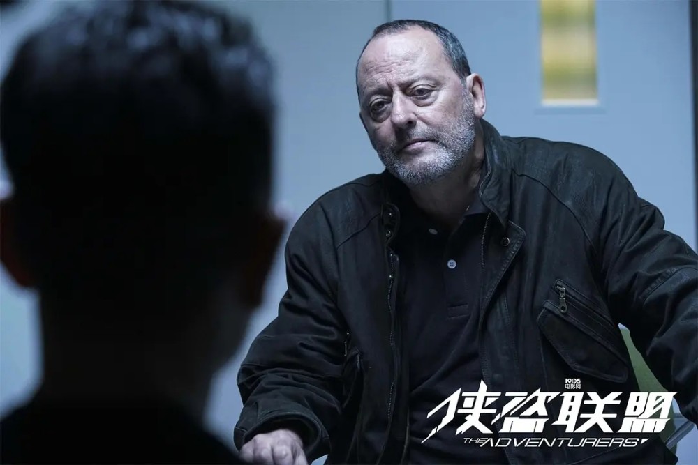 《迷雾追凶》上映,小说作者亲自导演,让·雷诺倾情演绎