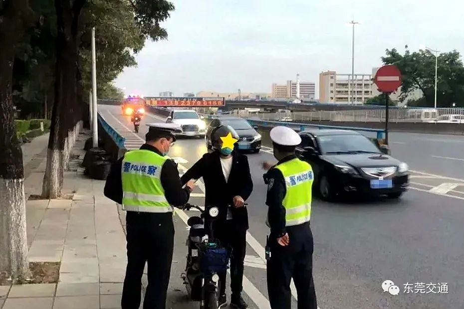 群众当事人通过 "莞微劝导"进行宣传劝导