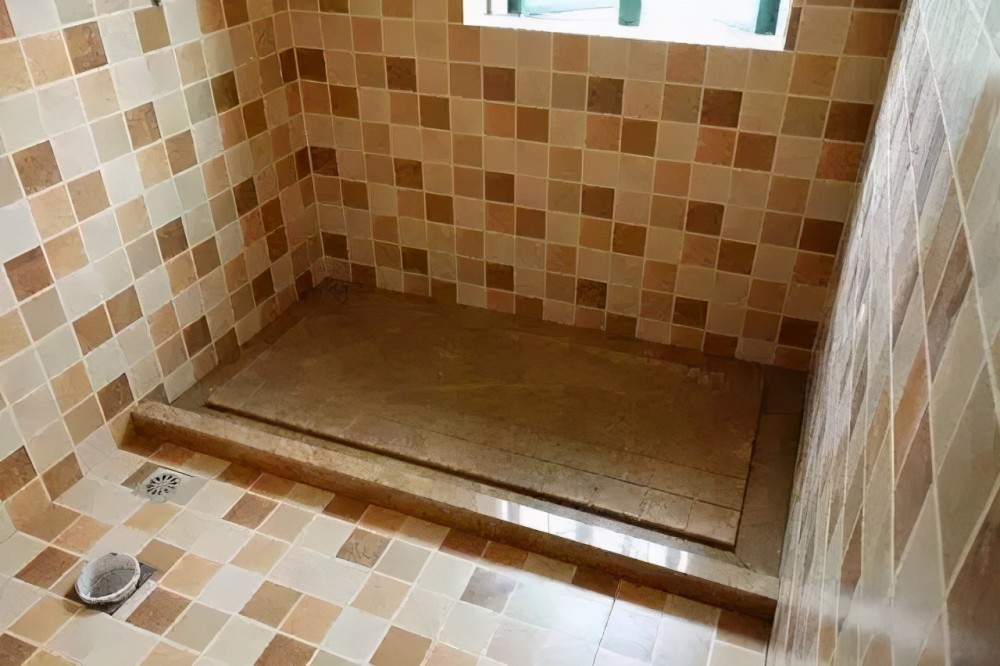 如果比较喜欢用瓷砖的话,也可以用它来做拉槽,不过就不用开槽了,淋浴