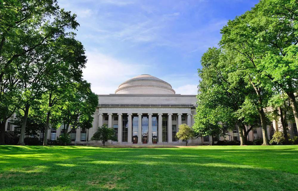 印度大叔制造神器,会移动的制砖机,一分钟造三百块!