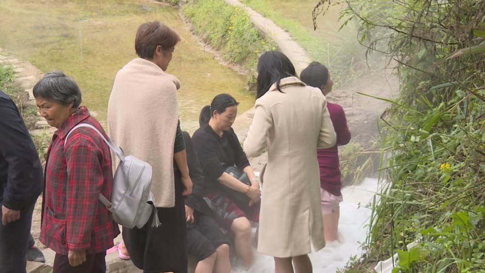 4月8日,记者在长寿区万顺镇石龙村陈家湾附近温泉开发现场看到,随着