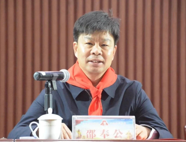 县委书记邵奉公致辞县委副书记,县长申保卫主持授牌仪