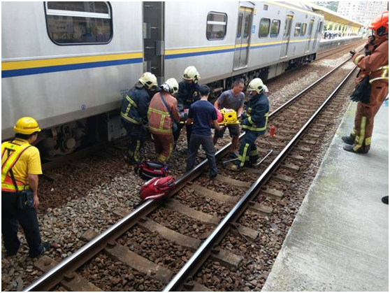 日本8旬老妇与52岁女儿因没钱还债,走投无路双双卧轨自杀