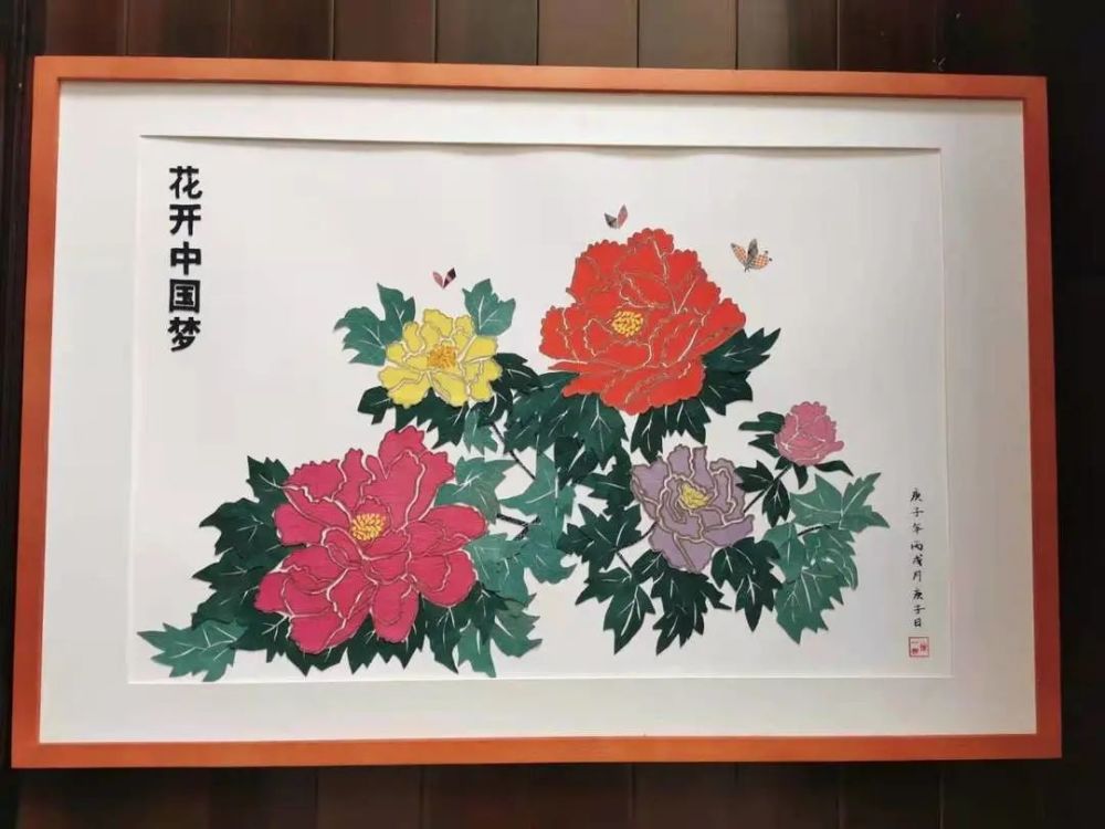 和學員們製作的土布手工藝品,土布包,土布玩偶以及栩栩如生的土布貼畫