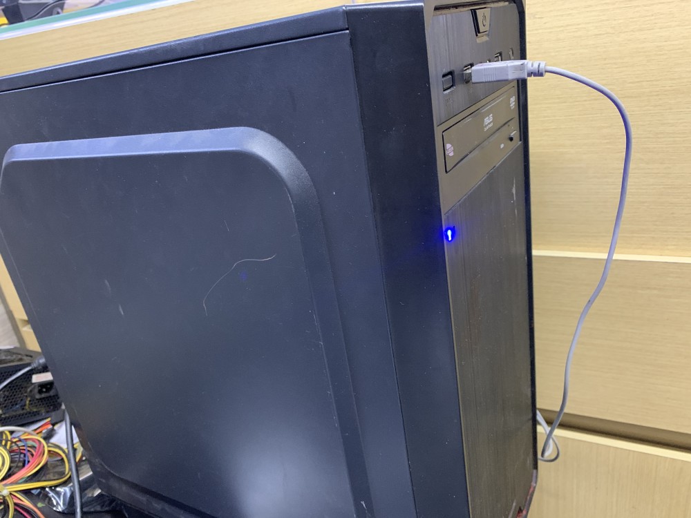 处理器:intel  xeon l5640散热:普通风冷主板:英特尔 x58ssd:影驰