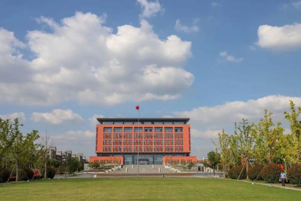 日光里向着梦想前进不辍常州工学院党委宣传部北斗星新媒体工作室编辑