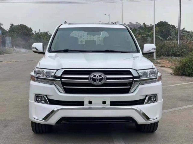 2020款丰田兰德酷路泽5700售价31万在世界越野车型发展史上也是里程碑