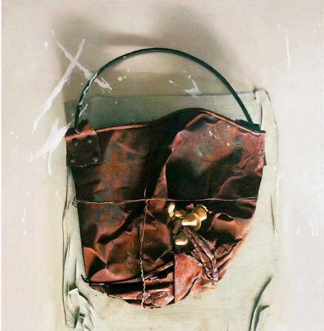 冷军画个烂铁桶卖437万,网友直言无法理解,专家:放大看那奶嘴