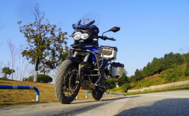 2021款赛科龙rx3s全面升级配96l摩旅三箱功率315kw3万左右