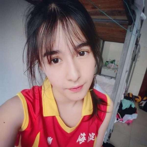 超高颜值阿的江小女儿亮相相貌白皙娇美阿迪娜神似迪丽热巴