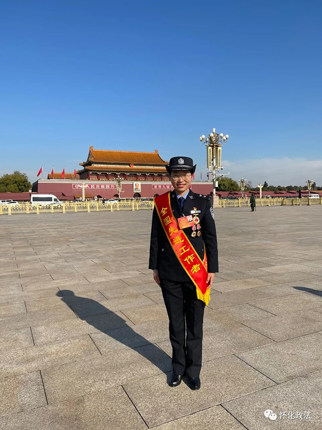 政法英模天堂村的著名张妹记全国先进工作者张世莲