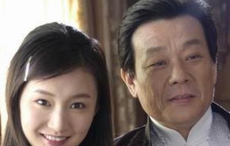 他是台湾著名演员娶两老婆住楼上楼下今66岁为生计坚持拍戏