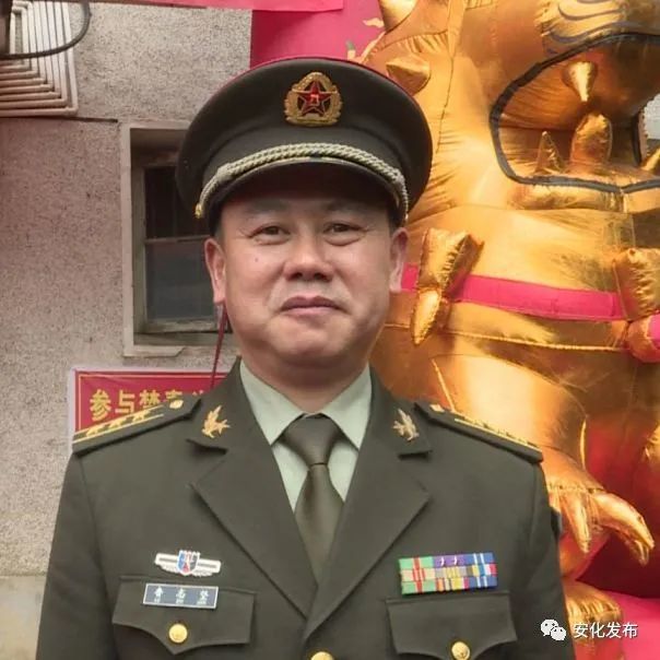 喜报益阳现役军人夏后波荣立二等功喜报送上门