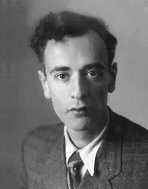 父母为他取名为列夫·达维多维奇·朗道(lev davidovich landau),他的