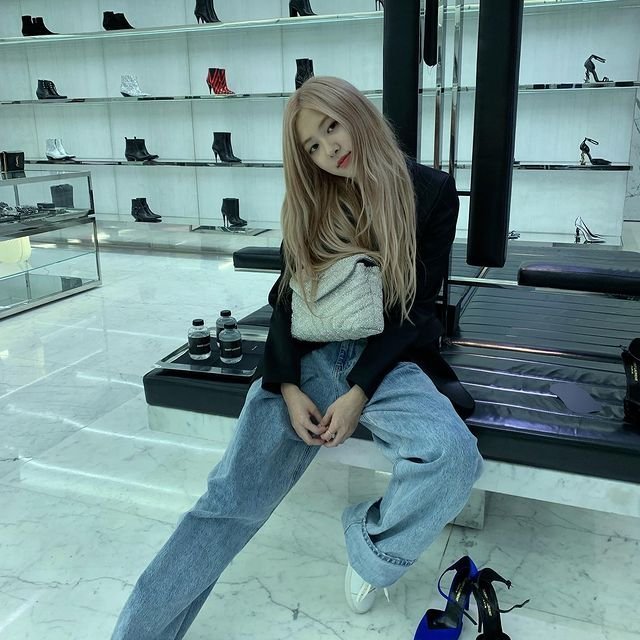 朴彩英用清纯刺激女人的心揭开明星私服时尚面纱