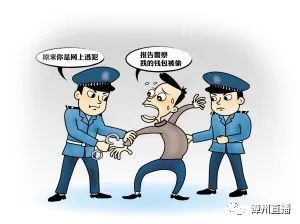 漳州一男子假装换钱,趁店员不备乘机偷钱!