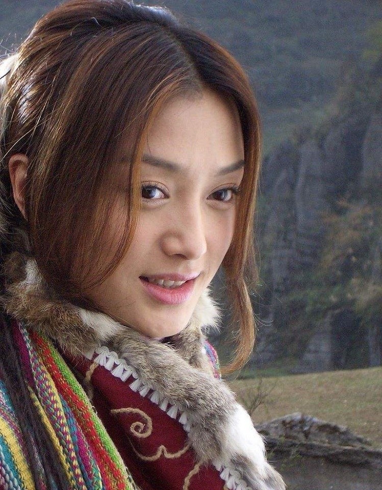 41岁小腰精秦岚晒美照实测腰围只有59cm演技一流活该她火