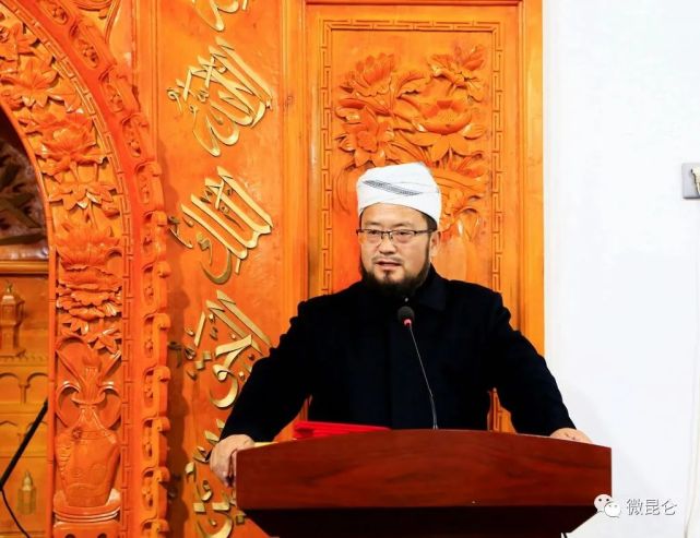 西宁城东区北关清真寺举行了一场聘请仪式