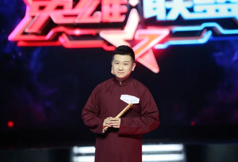 李寅飞将在清华开设相声课,主讲十六周相声鉴赏,激动时狂飙河南话