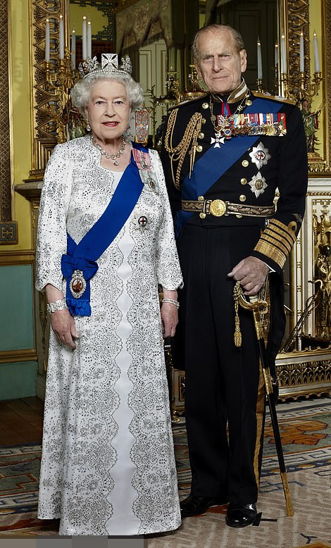 女王一直维持着王室的体面,如果不是她,也许王室就会和不断萎缩的英国