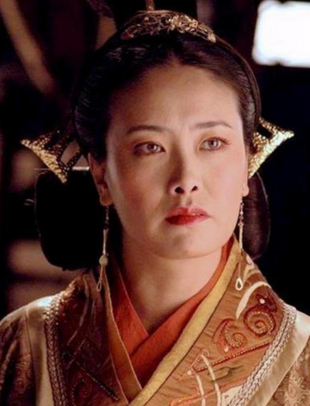 同居8年遭抛弃为报复怒嫁对方兄弟被称为复仇最成功的女人