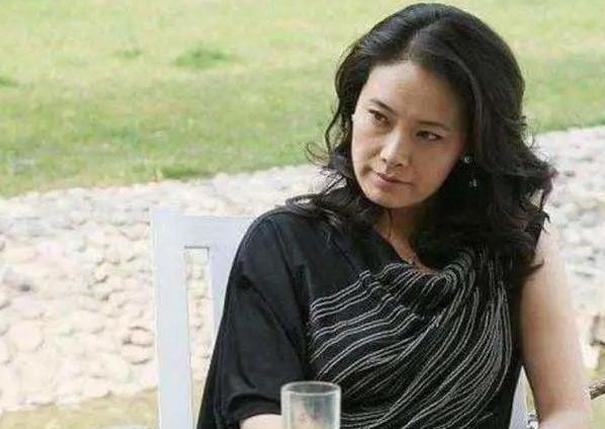 为了贾妮,申军谊抛弃了前妻.恢复单身的男方,终于和爱人在一起了.