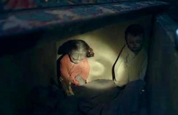 而到了汉唐时期,活人殉葬制度被废除,但到了明朝,朱元璋再次启用了