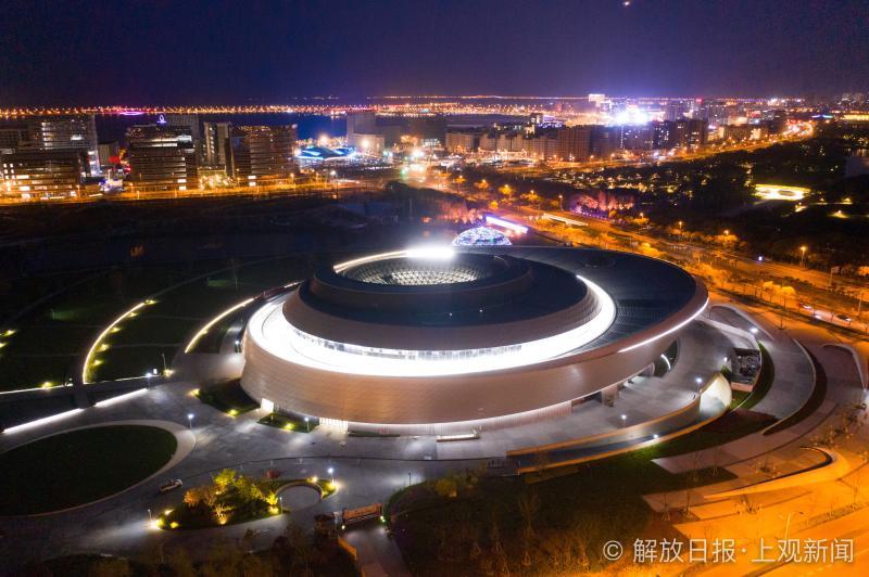 上海天文馆昨夜亮灯,建筑变身"三体",璀璨动人……_腾讯新闻