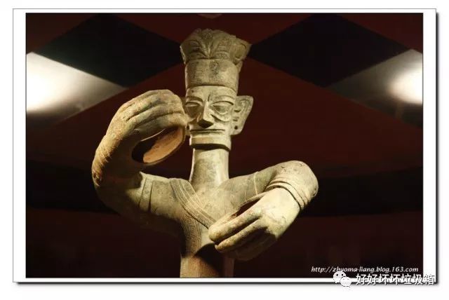 领衔群像的最高统治者铜大立人像