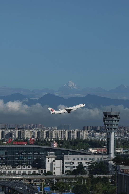 統計表明,在西南地區五省(市,區)所有機場中,雙流機場的旅客吞吐量,貨