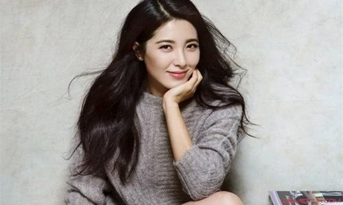 曾黎到现在已经40多岁了,但是一直都没有结婚,之前传她与张藤子已经