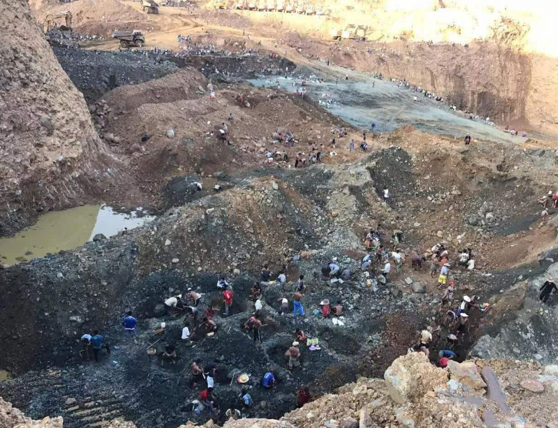 矿区战事频发价值不菲的翡翠资源往往就是引起缅甸各方势力混战不息的